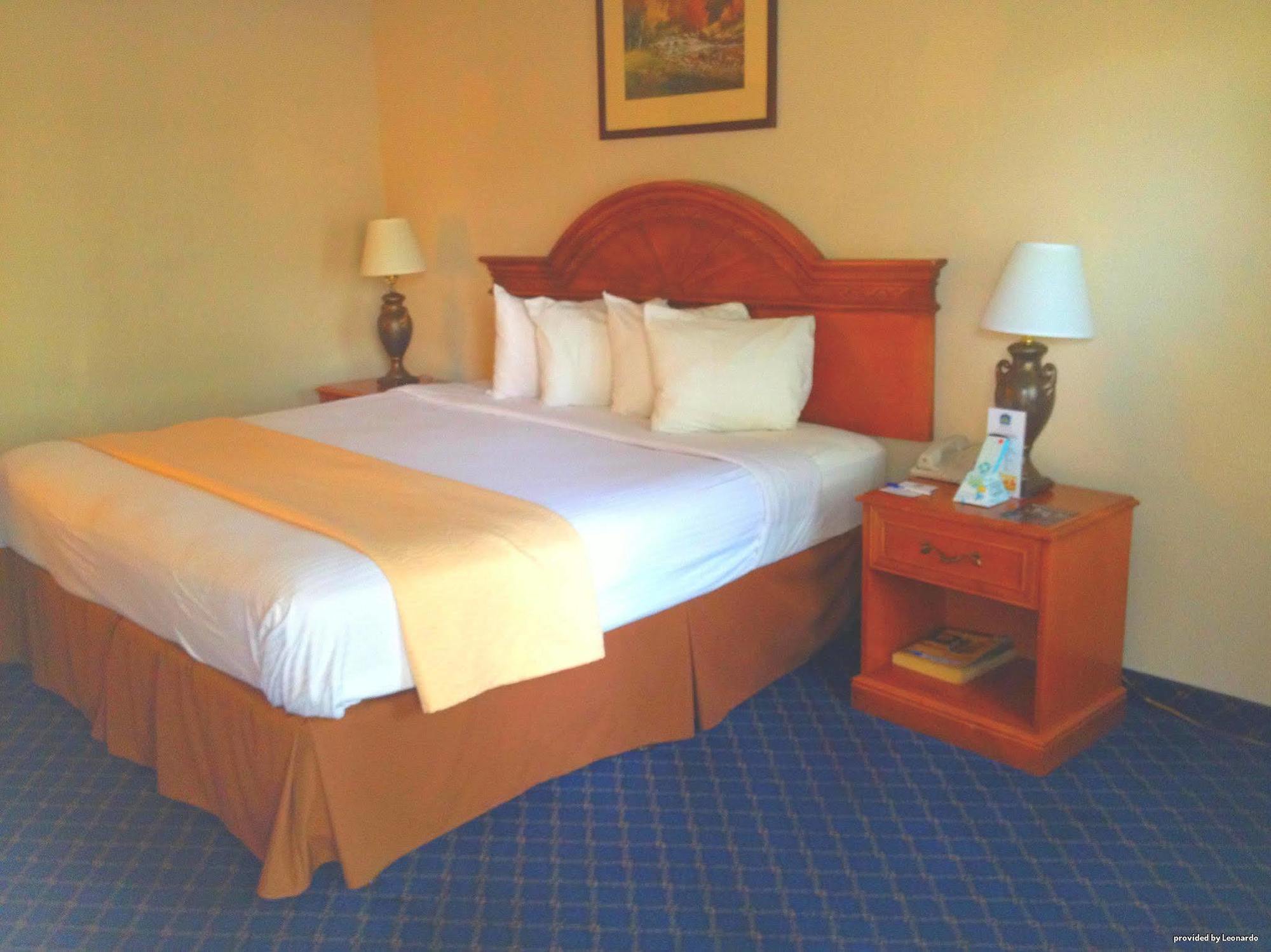 Best Western Bordentown Inn Номер фото